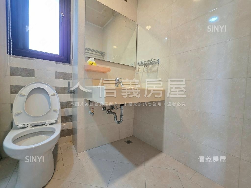 首睿３房雙車位露台戶房屋室內格局與周邊環境