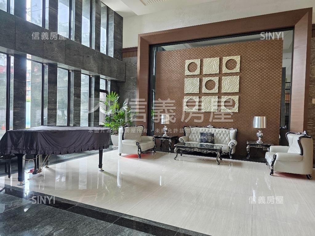 首睿３房雙車位露台戶房屋室內格局與周邊環境