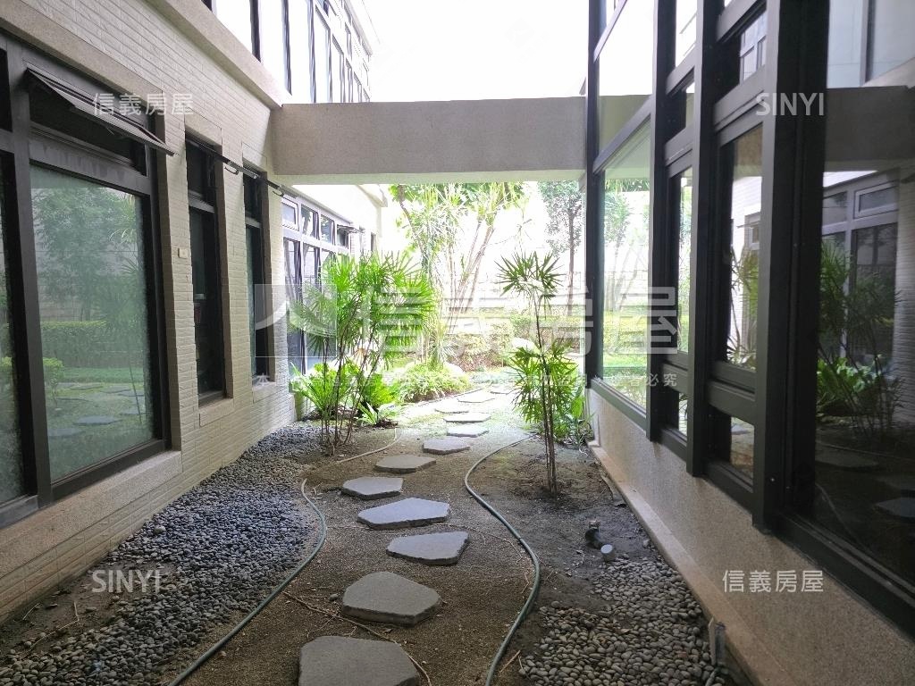 首睿３房雙車位露台戶房屋室內格局與周邊環境