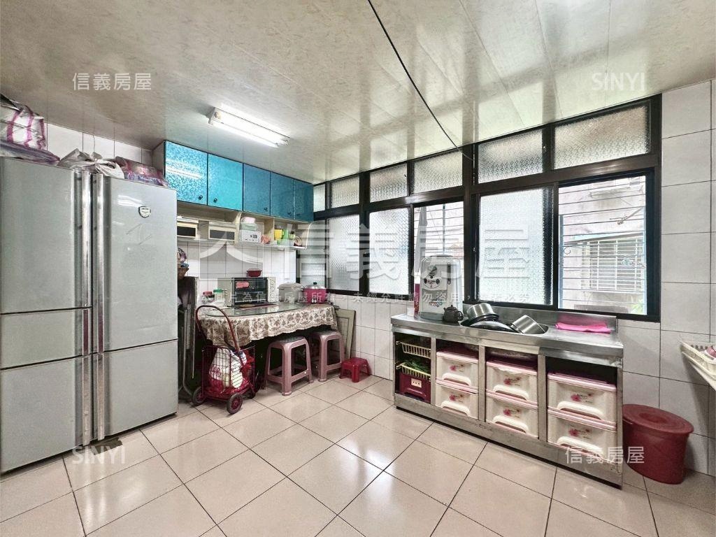 ☆稀有★中港三街邊間二樓房屋室內格局與周邊環境