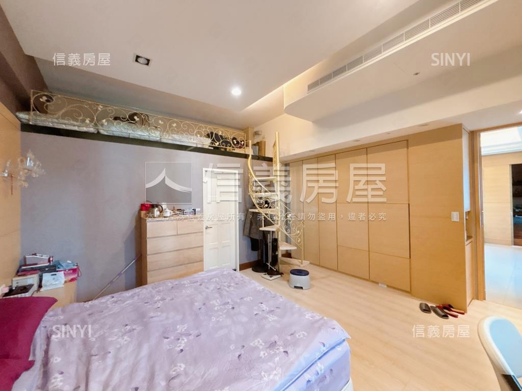 新巨蛋精美四房雙車位房屋室內格局與周邊環境