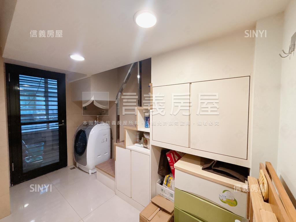 新巨蛋精美四房雙車位房屋室內格局與周邊環境