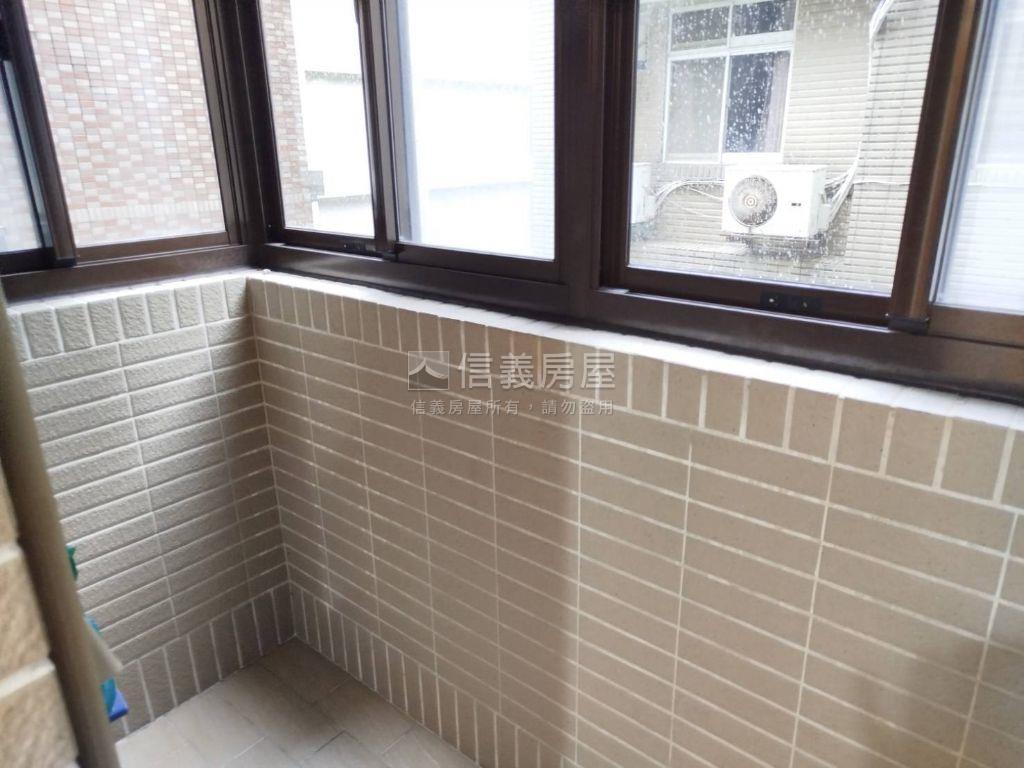 【隱中央】雙衛浴開窗房屋室內格局與周邊環境