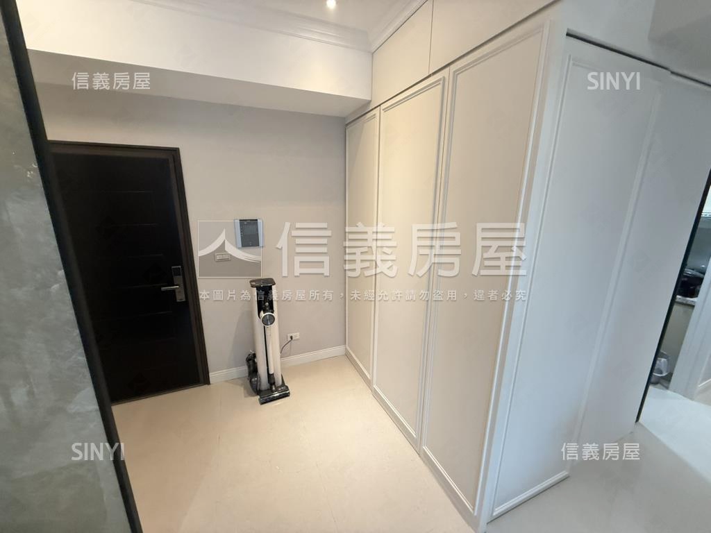 邊間裝潢三房車位房屋室內格局與周邊環境