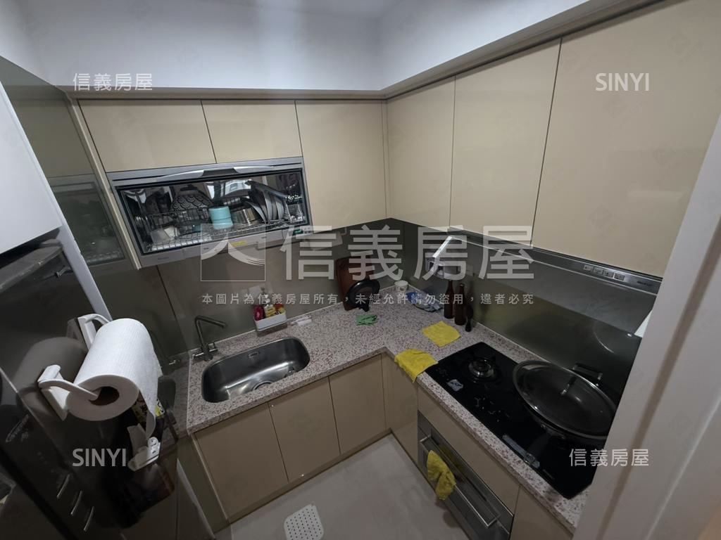 邊間裝潢三房車位房屋室內格局與周邊環境