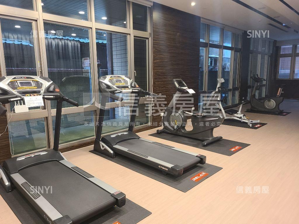 邊間裝潢三房車位房屋室內格局與周邊環境