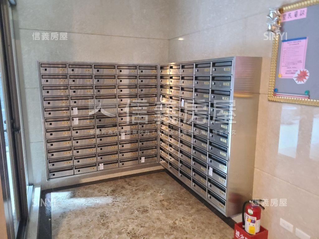 邊間裝潢三房車位房屋室內格局與周邊環境