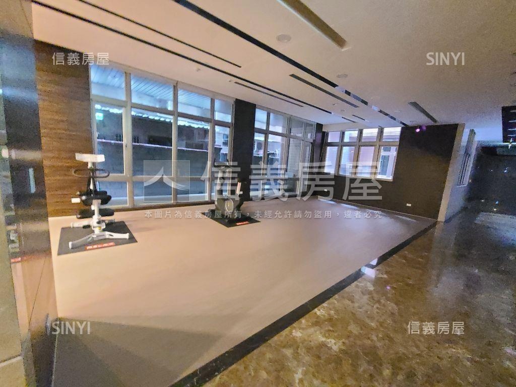 邊間裝潢三房車位房屋室內格局與周邊環境