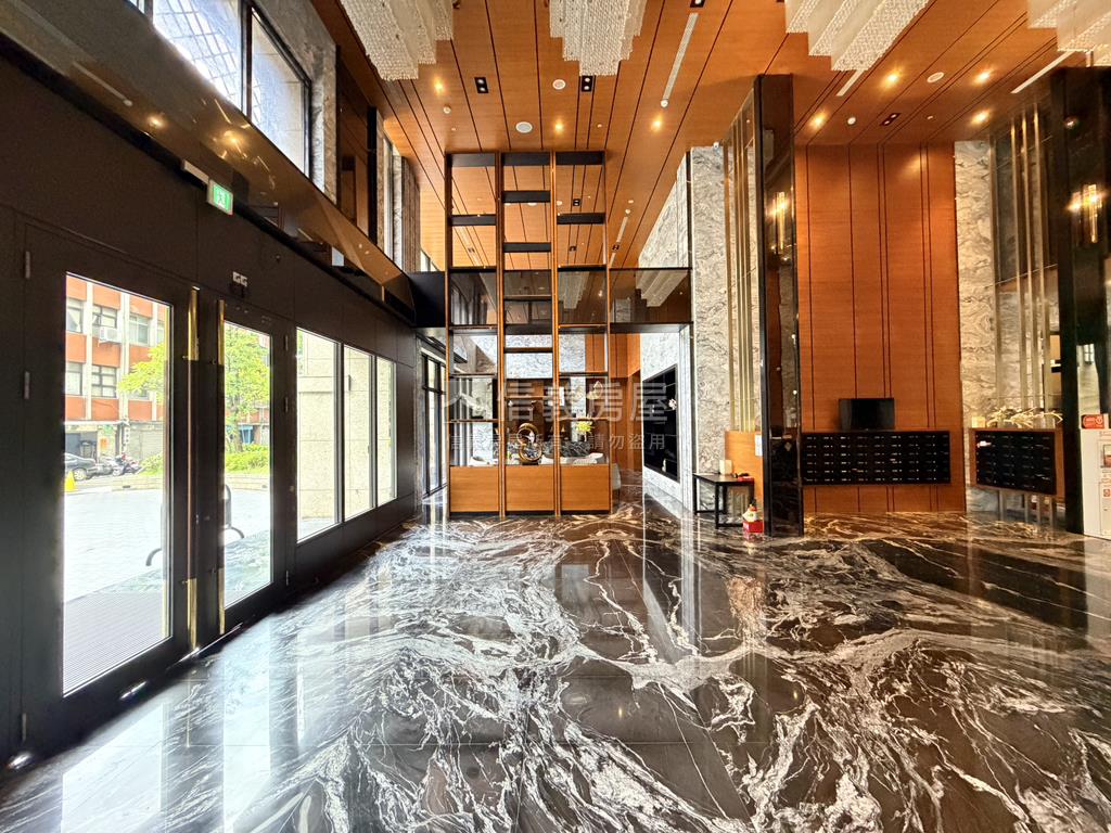 新板宸．精粹四房房屋室內格局與周邊環境