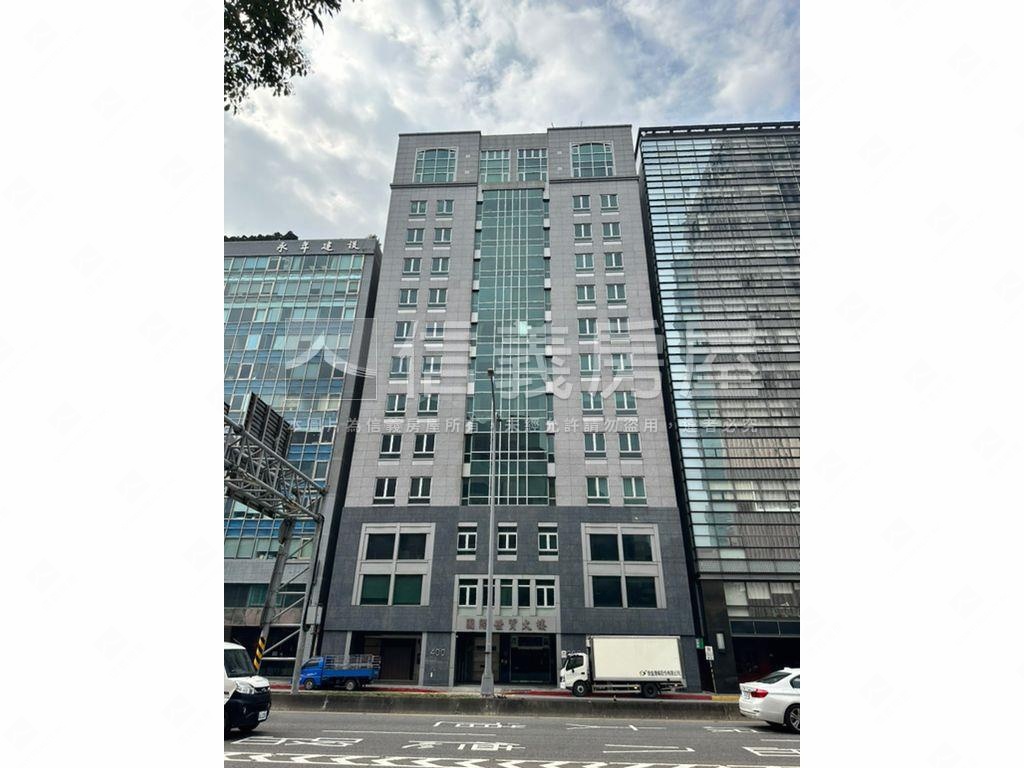 面１０１國際世貿低總商辦房屋室內格局與周邊環境