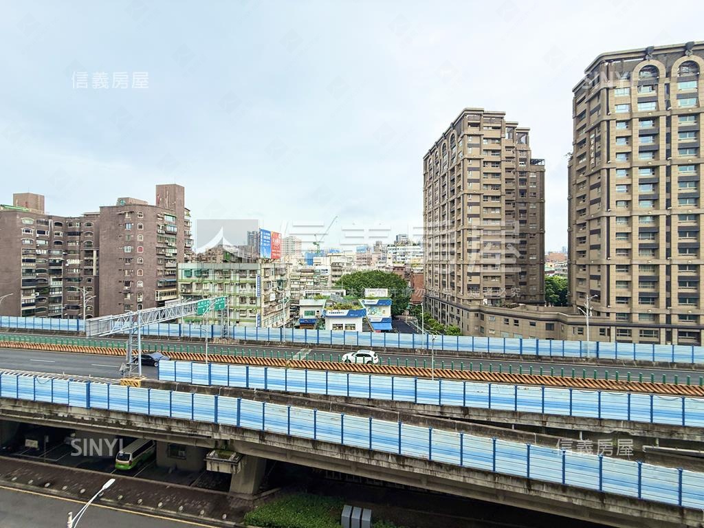 專任明亮高樓景觀套房房屋室內格局與周邊環境
