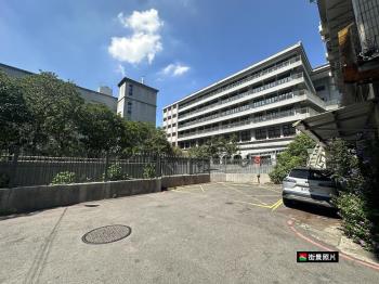 民權路好大空間很想賣