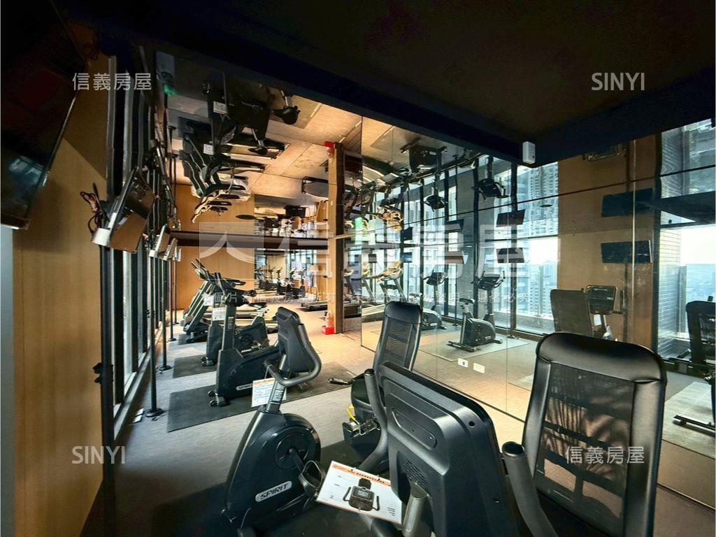 市政１號院高樓二房平車房屋室內格局與周邊環境