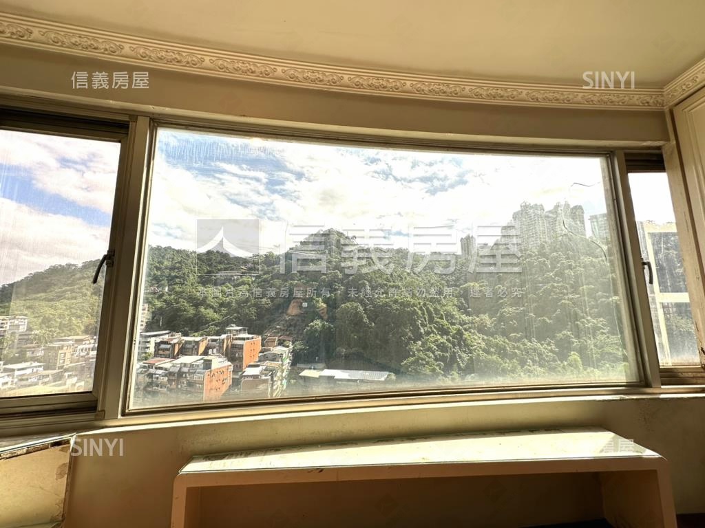 啟示山景次高樓三房車位房屋室內格局與周邊環境