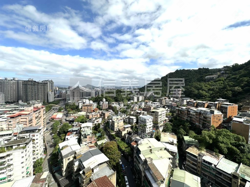 啟示山景次高樓三房車位房屋室內格局與周邊環境