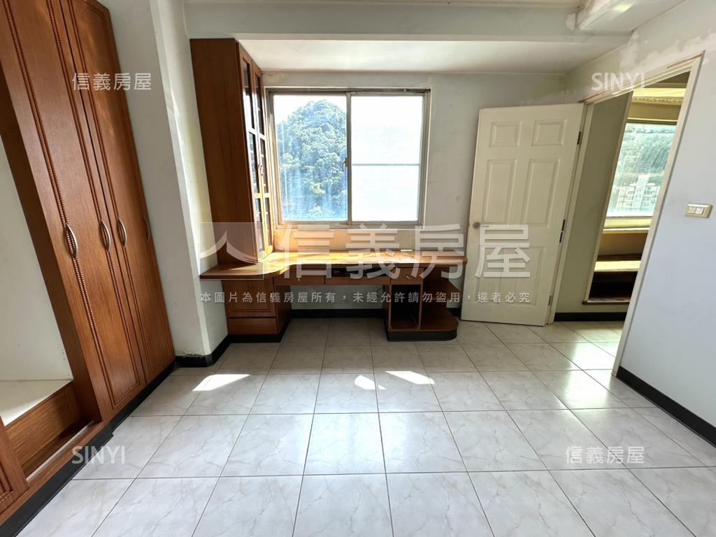 啟示山景次高樓三房車位房屋室內格局與周邊環境