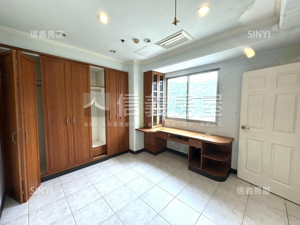 啟示山景次高樓三房車位房屋室內格局與周邊環境