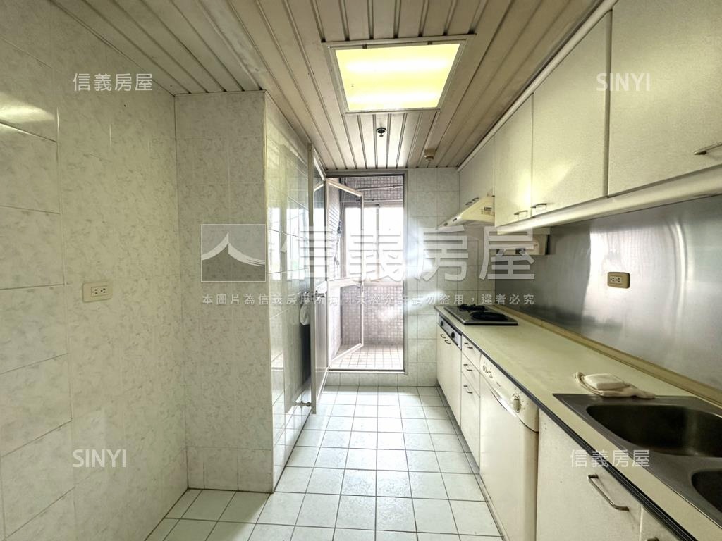 啟示山景次高樓三房車位房屋室內格局與周邊環境