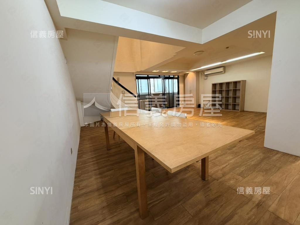 河畔景觀公園旁四房平車房屋室內格局與周邊環境