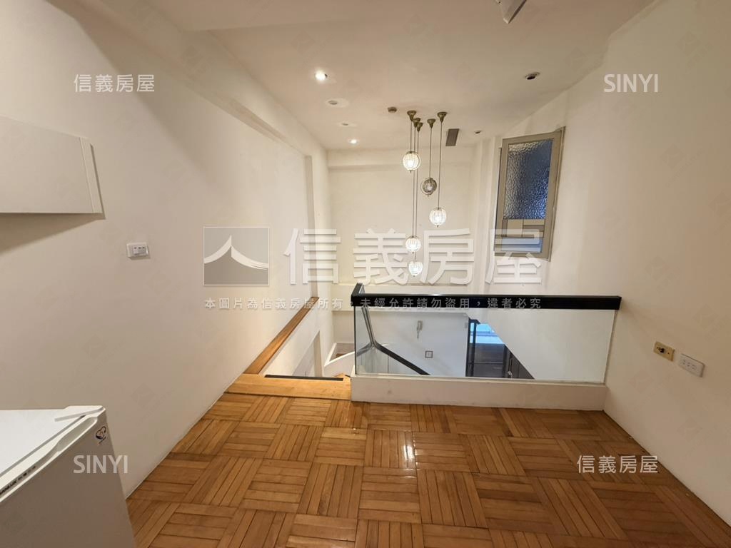 河畔景觀公園旁四房平車房屋室內格局與周邊環境