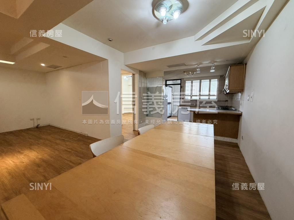 河畔景觀公園旁四房平車房屋室內格局與周邊環境