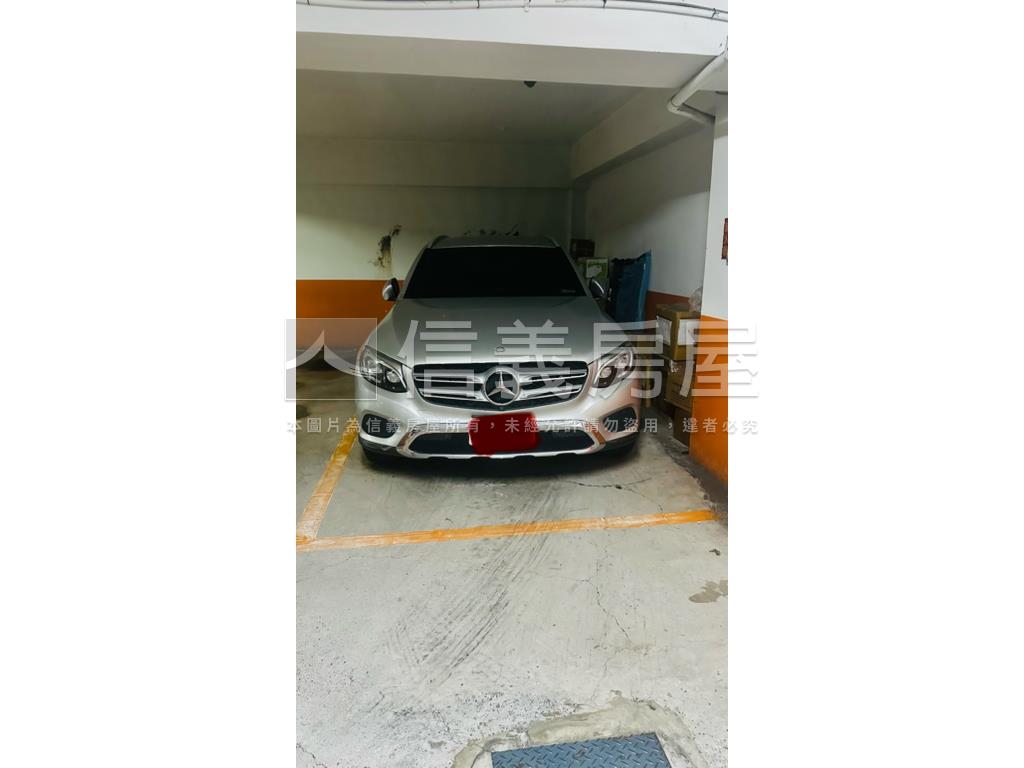 大安捷運金店面有車位房屋室內格局與周邊環境
