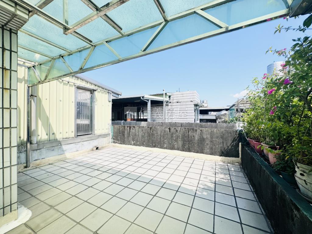 皇第別墅５房坡道平面車位房屋室內格局與周邊環境