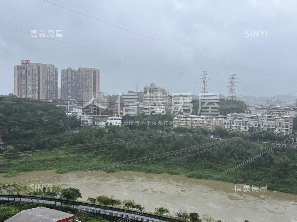 半島次高樓精美兩房房屋室內格局與周邊環境