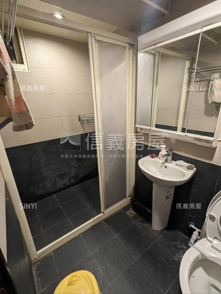 六張犁近捷運電梯２房房屋室內格局與周邊環境