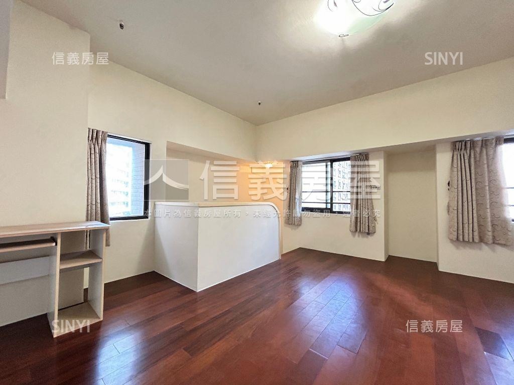 鄉林凱撒挑高宅附Ｂ１平車房屋室內格局與周邊環境