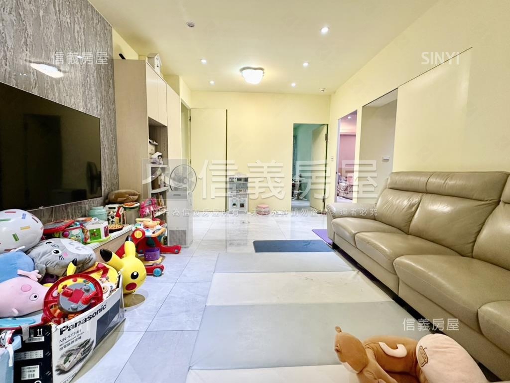 專任邊間。臻藏豪邸二樓房屋室內格局與周邊環境