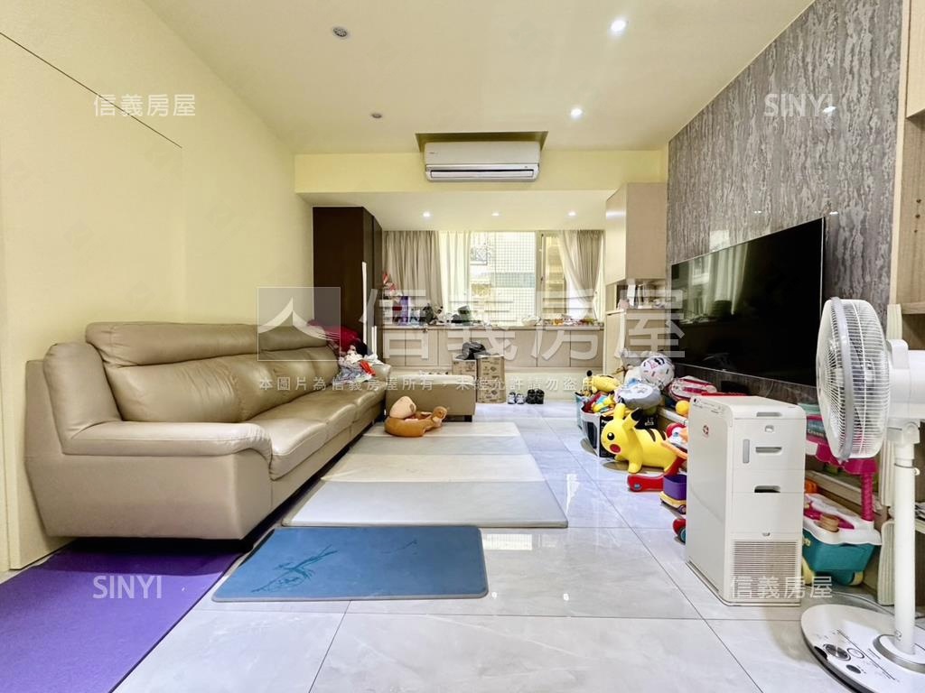 專任邊間。臻藏豪邸二樓房屋室內格局與周邊環境