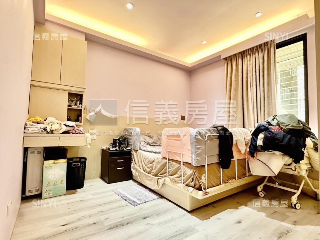 專任邊間。臻藏豪邸二樓房屋室內格局與周邊環境