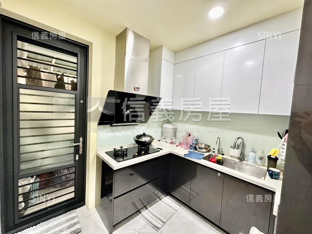 專任邊間。臻藏豪邸二樓房屋室內格局與周邊環境