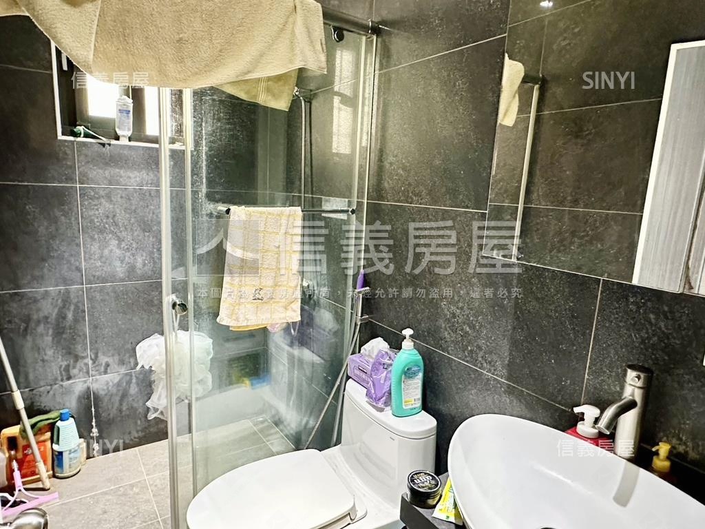 專任邊間。臻藏豪邸二樓房屋室內格局與周邊環境