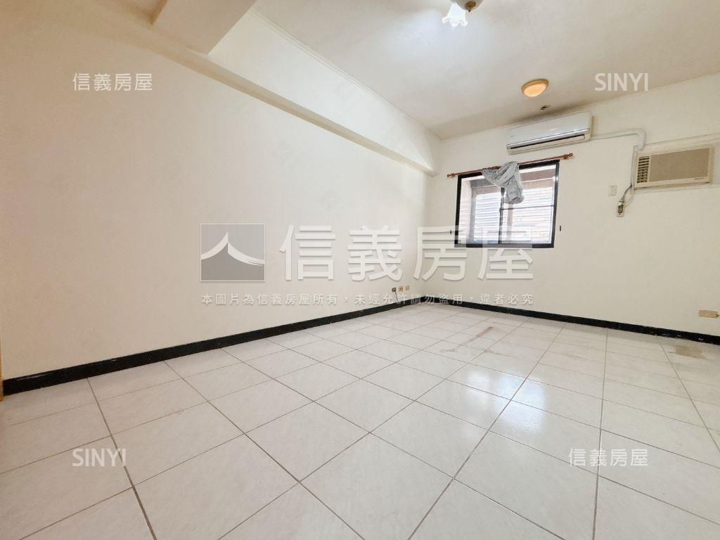 近捷運國泰大面寬金店面房屋室內格局與周邊環境