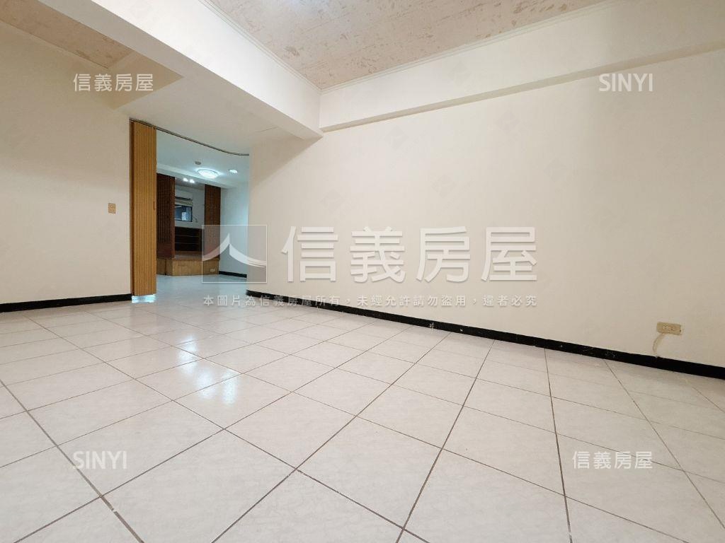 近捷運國泰大面寬金店面房屋室內格局與周邊環境