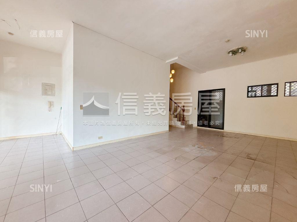 近捷運國泰大面寬金店面房屋室內格局與周邊環境