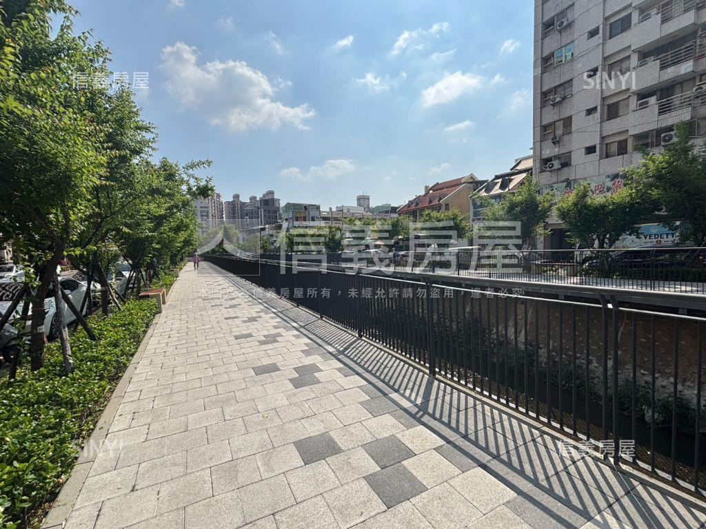 近捷運國泰大面寬金店面房屋室內格局與周邊環境