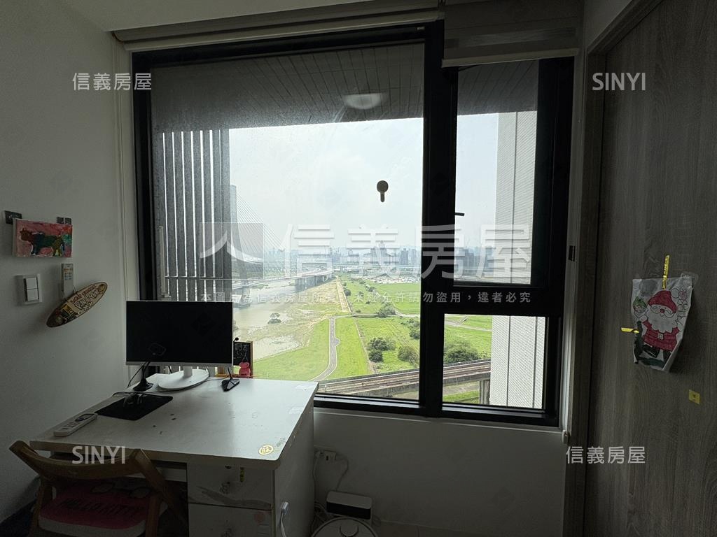 河景首排左岸京站兩房車位房屋室內格局與周邊環境