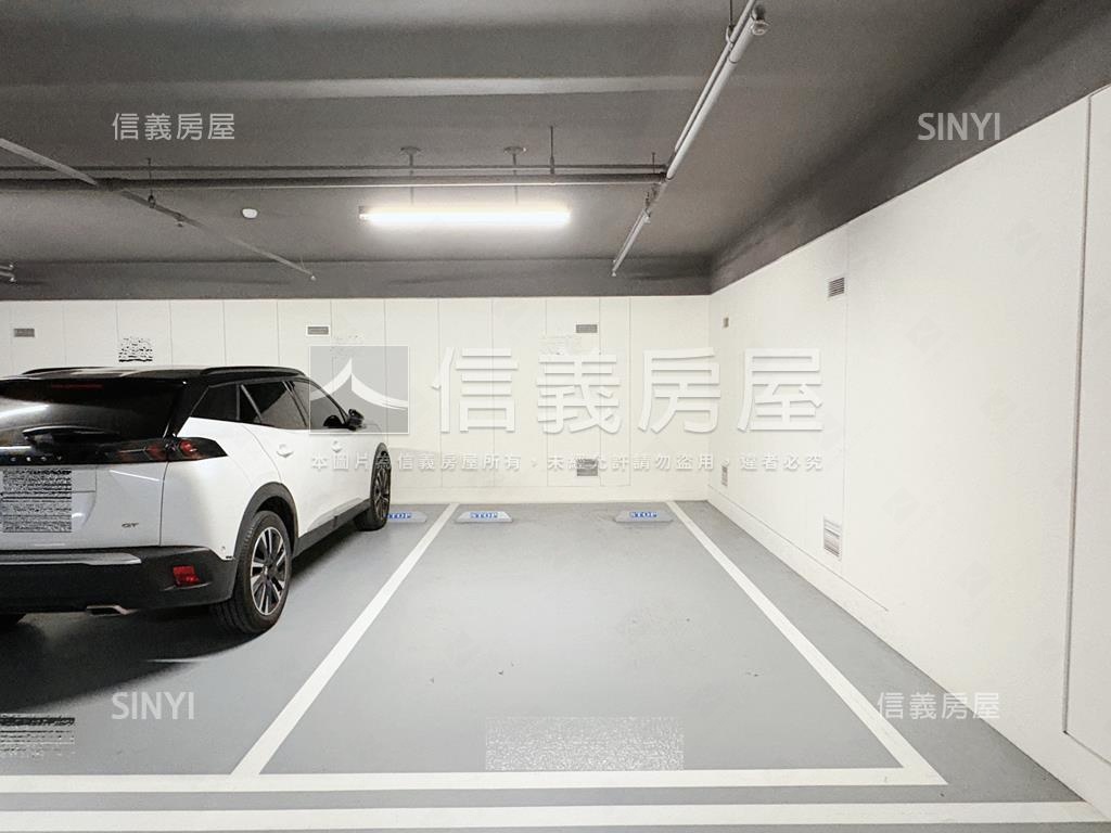河景首排左岸京站兩房車位房屋室內格局與周邊環境