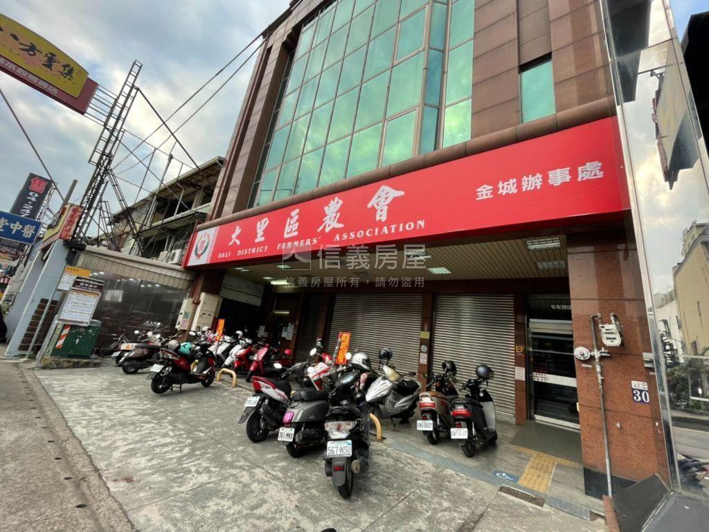 大里邊間騎樓式透天房屋室內格局與周邊環境