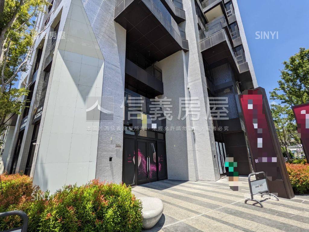 捷運藍線旁角間大面寬店面房屋室內格局與周邊環境