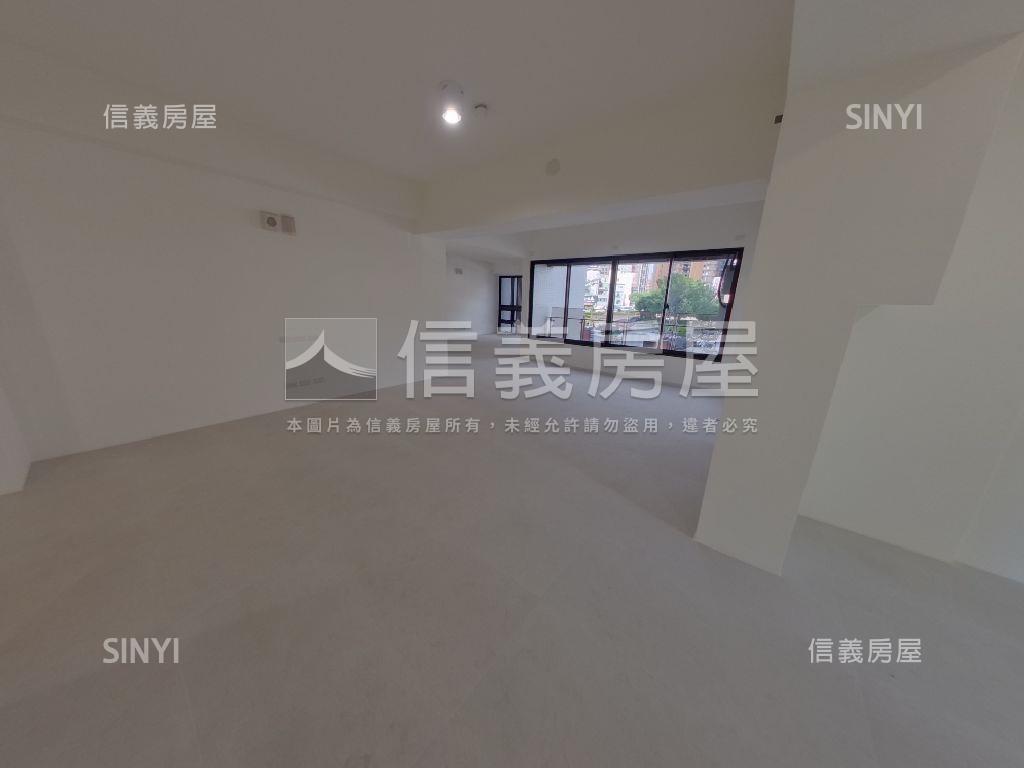 捷運藍線旁角間大面寬店面房屋室內格局與周邊環境