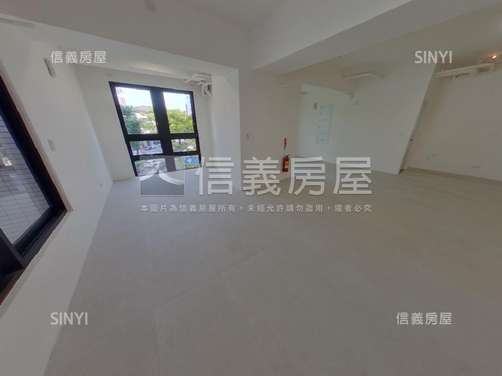 捷運藍線旁角間大面寬店面房屋室內格局與周邊環境