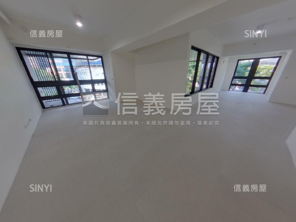 捷運藍線旁角間大面寬店面房屋室內格局與周邊環境