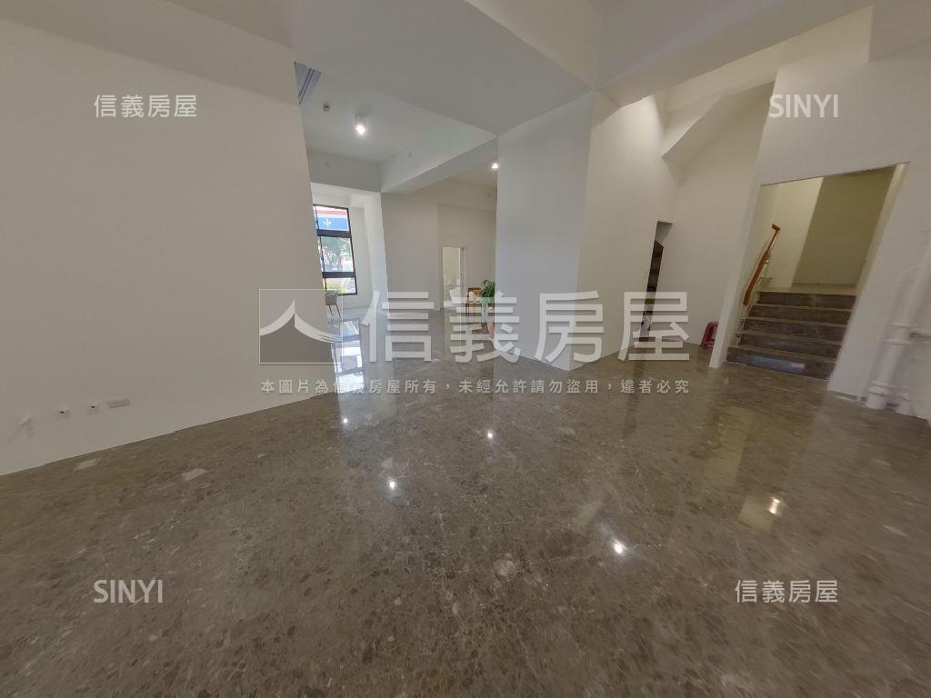 捷運藍線旁角間大面寬店面房屋室內格局與周邊環境