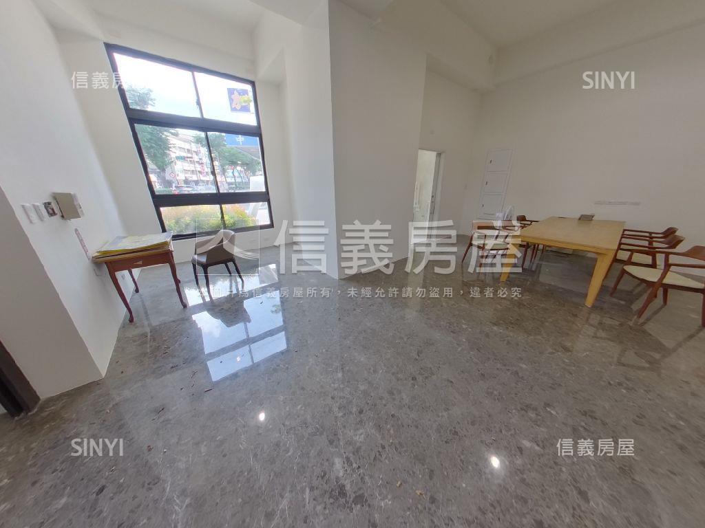 捷運藍線旁角間大面寬店面房屋室內格局與周邊環境