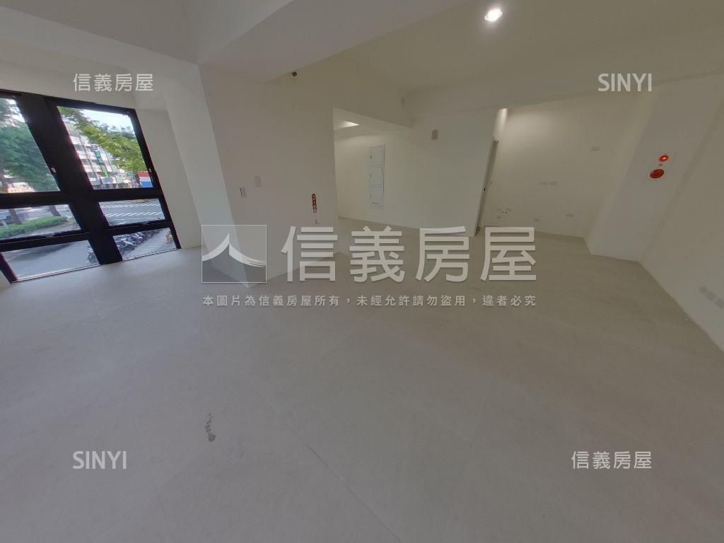 捷運藍線旁角間大面寬店面房屋室內格局與周邊環境