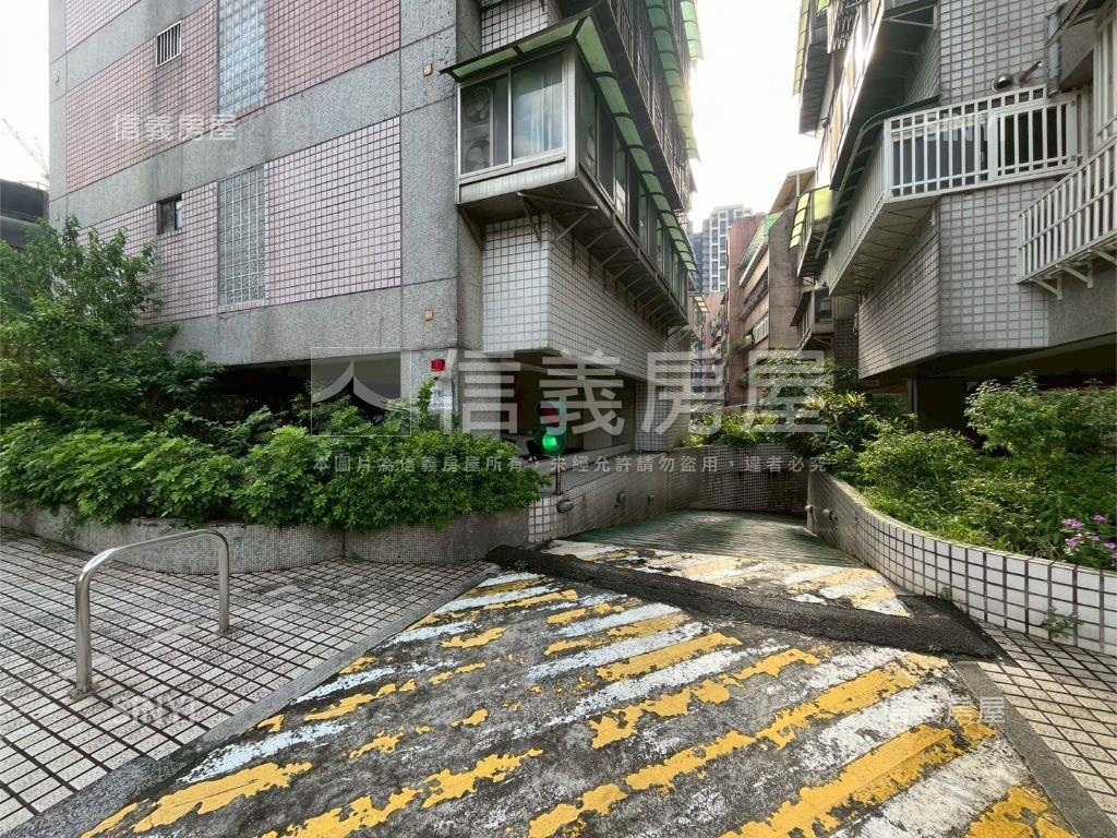 五守新村美裝邊間三房車位房屋室內格局與周邊環境